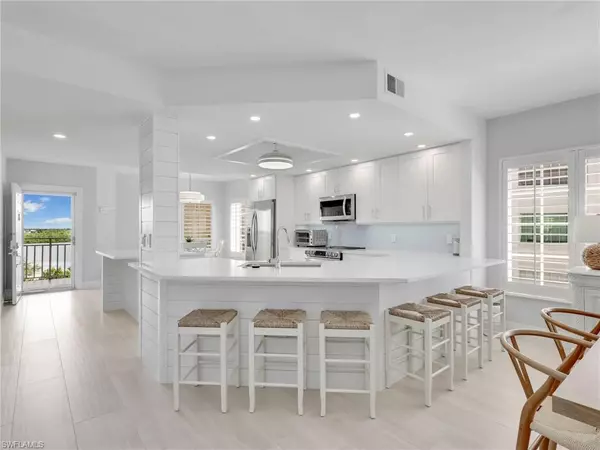 Naples, FL 34110,13105 Vanderbilt DR #606