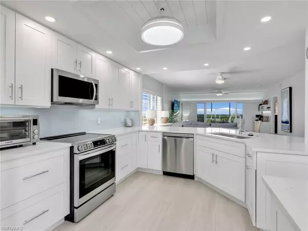 Naples, FL 34110,13105 Vanderbilt DR #606