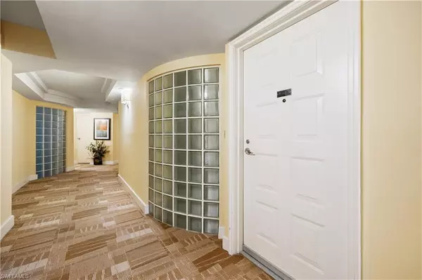 Naples, FL 34103,4651 Gulf Shore BLVD N #1805