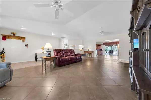 Naples, FL 34120,2610 6th AVE NE