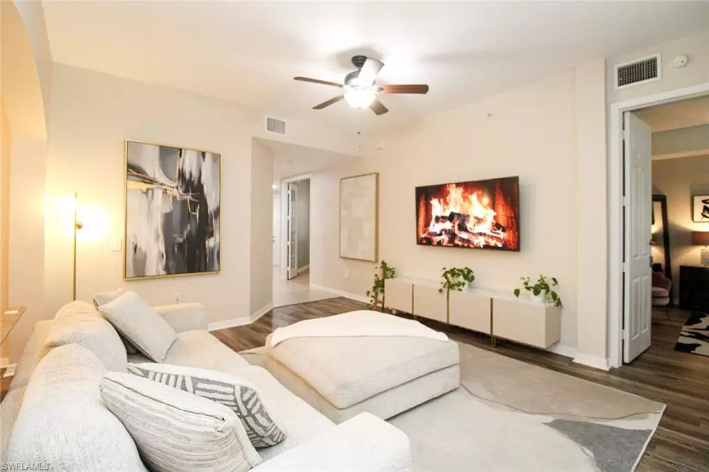 Naples, FL 34105,1355 Mariposa CIR #102