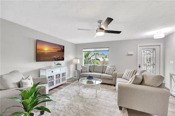 Naples, FL 34108,532 99th AVE N