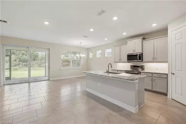 Cape Coral, FL 33993,532 SPRING HILL LAKE LOOP