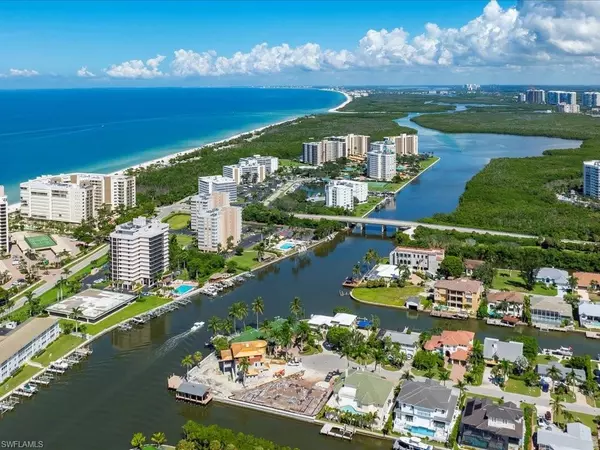 Naples, FL 34108,10337 Vanderbilt DR