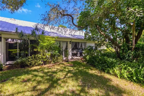 Naples, FL 34103,4728 West BLVD #N8
