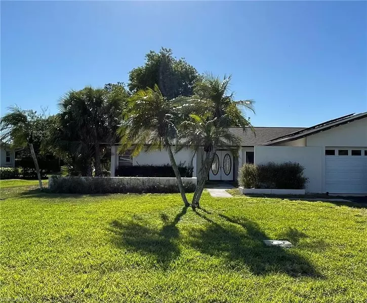 547 Eastwood DR, Naples, FL 34110