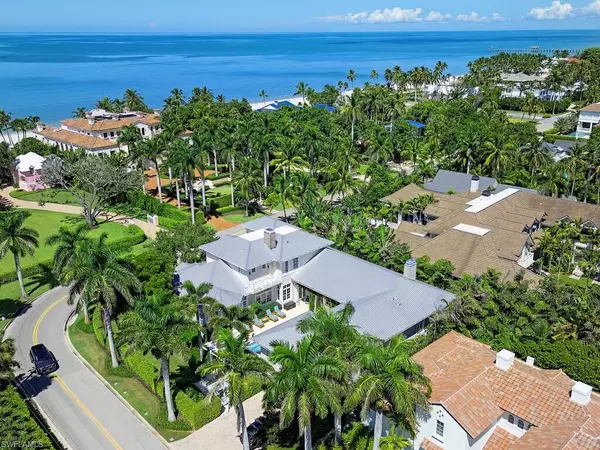 Naples, FL 34102,1975 Gulf Shore BLVD S