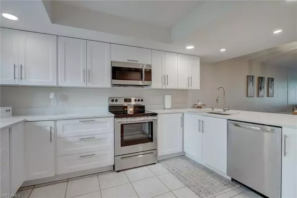 4610 Chantelle DR #P103, Naples, FL 34112