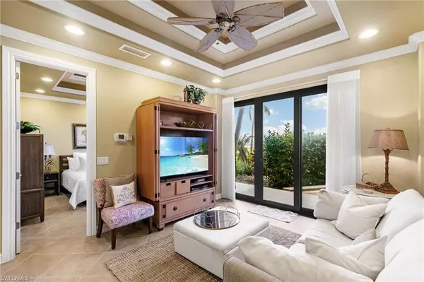 Marco Island, FL 34145,180 Seaview CT #105