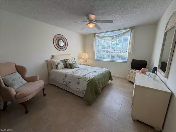 Naples, FL 34104,1220 Wildwood Lakes BLVD #105