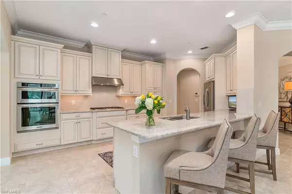 Naples, FL 34109,2550 Marquesa Royale LN #8-101