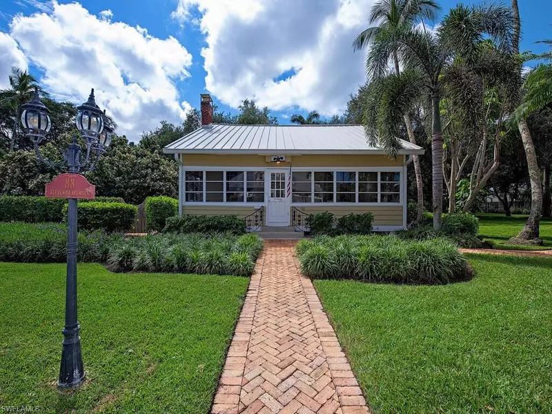 88 11th AVE S, Naples, FL 34102