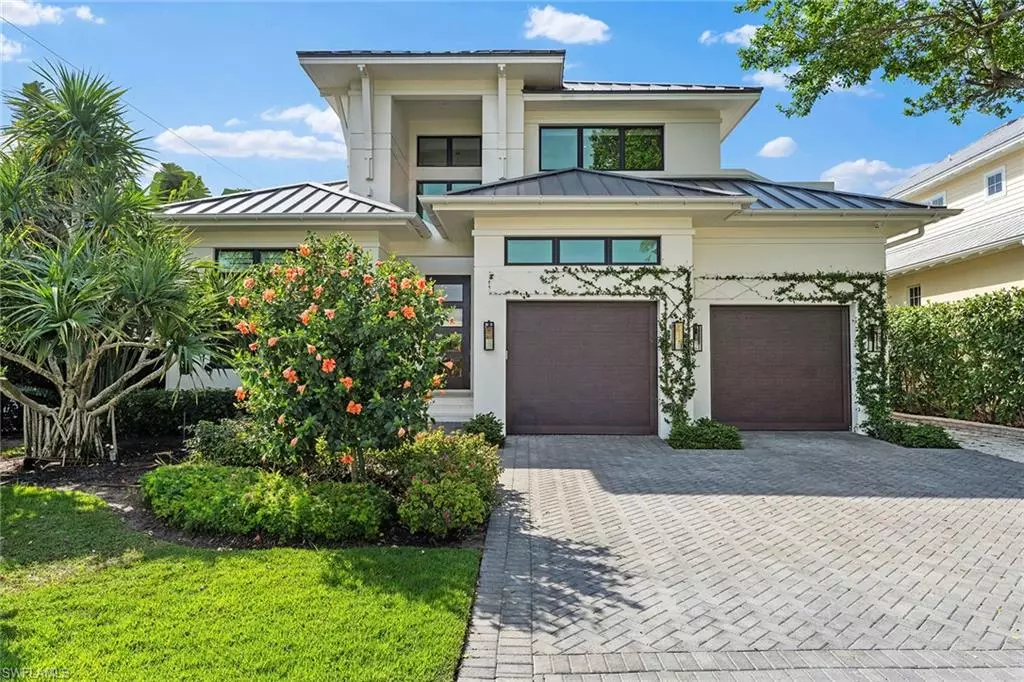 Naples, FL 34102,644 W Lake DR