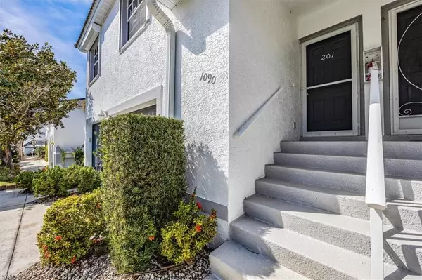 Naples, FL 34104,1090 Partridge CIR #201