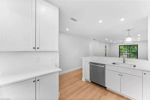 Naples, FL 34103,1155 Rosemary CT #B207