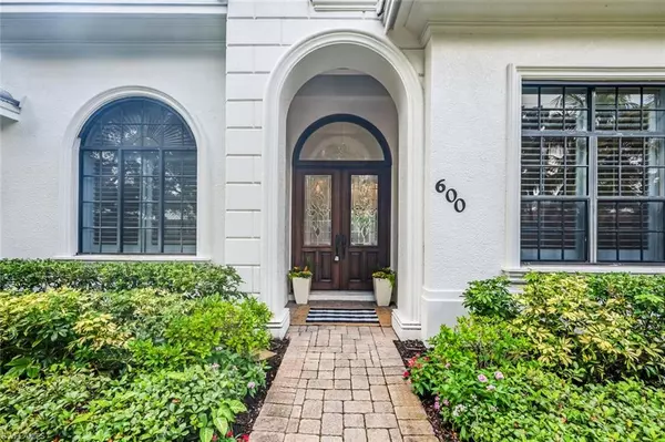 Naples, FL 34102,600 6th AVE N
