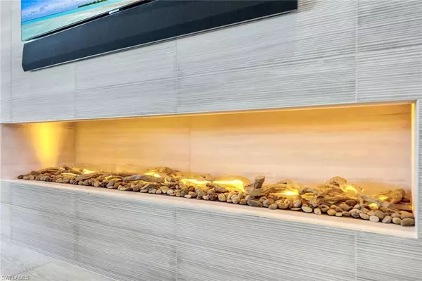 Naples, FL 34102,295 5th AVE S