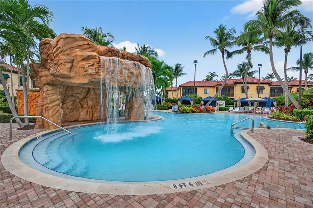 Naples, FL 34102,975 Sandpiper ST #A204