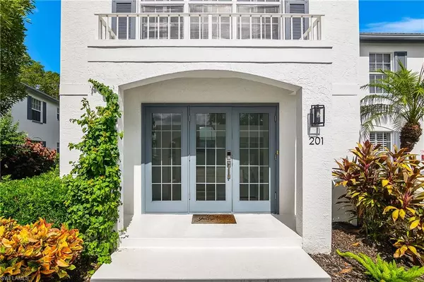 853 Tanbark DR #201, Naples, FL 34108