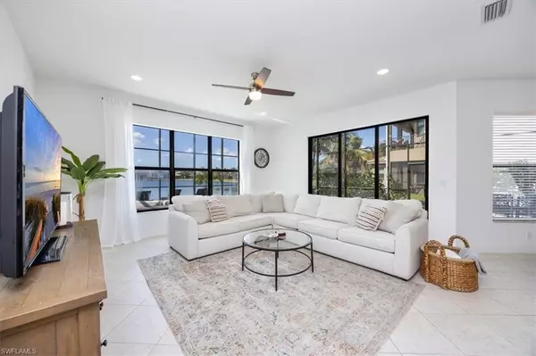 Naples, FL 34109,13905 Luna DR