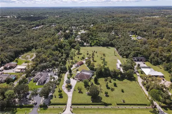 360 16th AVE NW, Naples, FL 34120