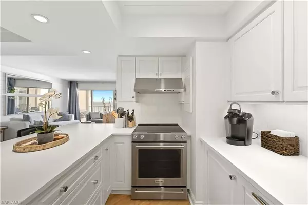 Naples, FL 34103,3443 Gulf Shore BLVD N #711