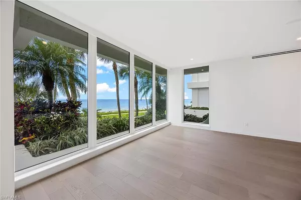 Naples, FL 34103,4301 Gulf Shore BLVD N #202
