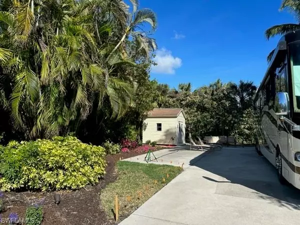 Naples, FL 34114,4995 Coach LN