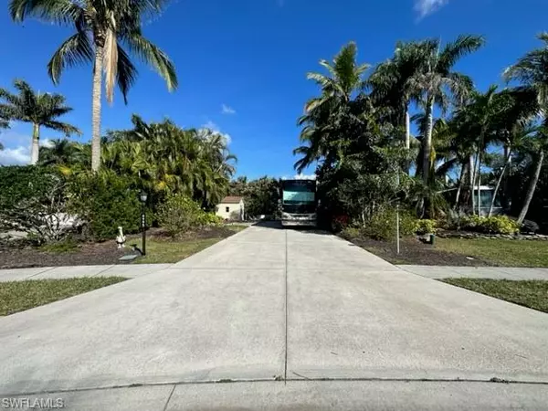 Naples, FL 34114,4995 Coach LN