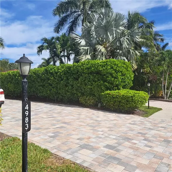 4983 Coach LN, Naples, FL 34114