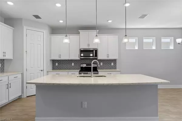 Bonita Springs, FL 34135,28037 Captiva Shell LOOP