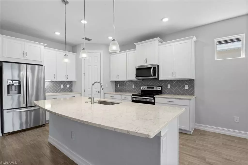 Bonita Springs, FL 34135,28037 Captiva Shell LOOP