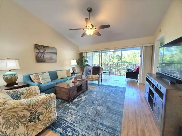 7105 Dennis CIR #E-302, Naples, FL 34104