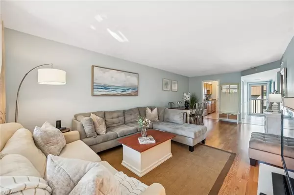 Naples, FL 34102,72 7th ST S #305