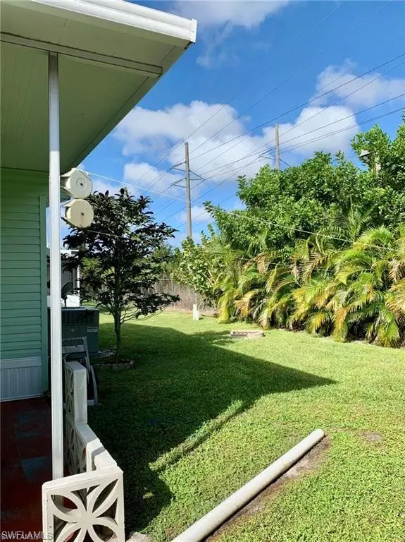 North Fort Myers, FL 33917,736 Knotty Pine CIR