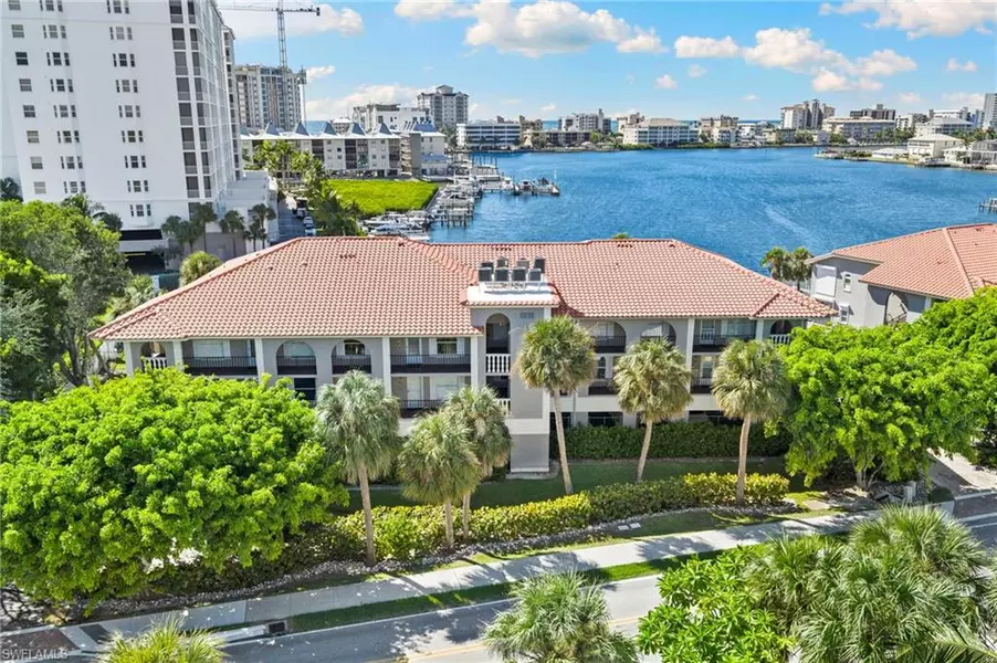 9101 Vanderbilt DR #1, Naples, FL 34108