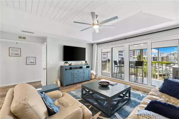 Naples, FL 34108,9101 Vanderbilt DR #302