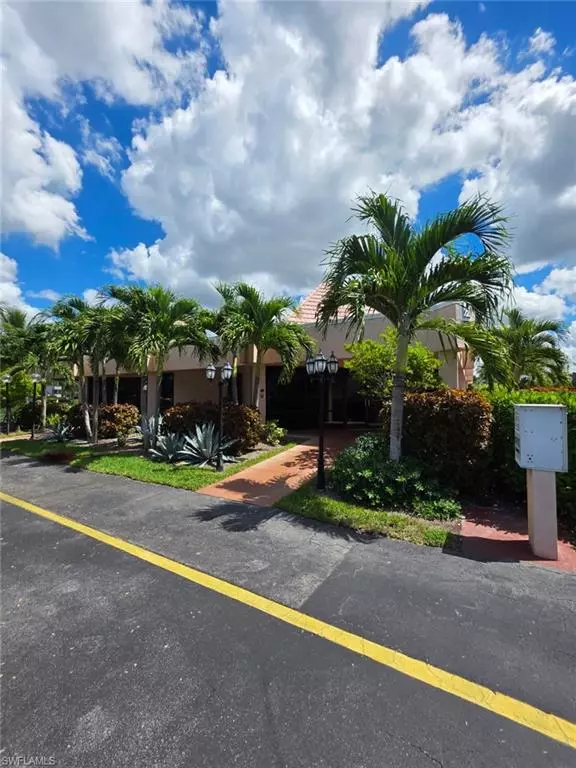 Naples, FL 34105,160 TURTLE LAKE CT #209