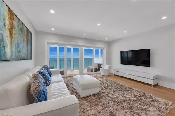 2885 Gulf Shore BLVD N #702, Naples, FL 34103
