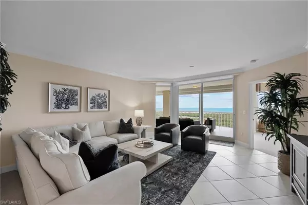 Naples, FL 34108,7117 Pelican Bay BLVD #1101