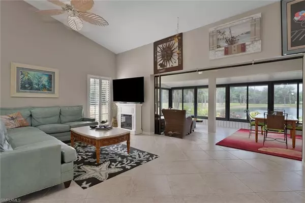 Naples, FL 34110,1384 Park Lake DR #22L