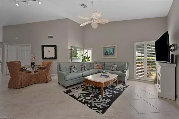 Naples, FL 34110,1384 Park Lake DR #22L