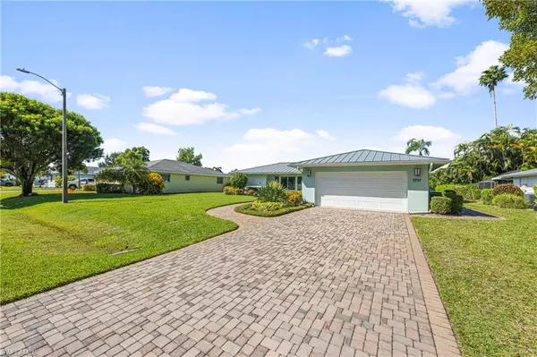 9757 Berkshire ST, Naples, FL 34109