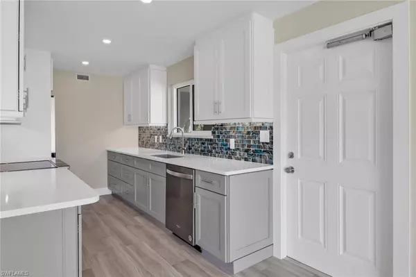 Naples, FL 34103,2500 Gulf Shore BLVD N #S10