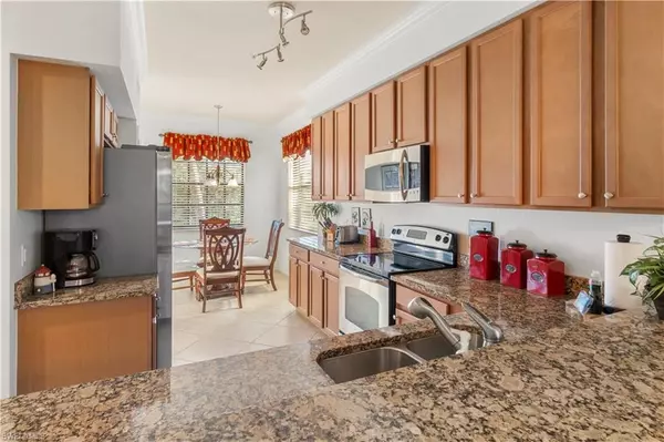 9715 Acqua CT #121, Naples, FL 34113