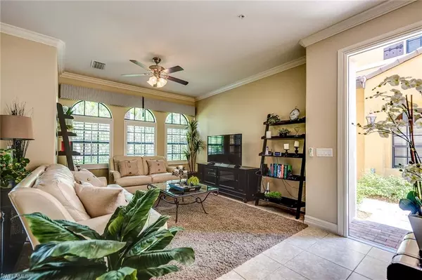 Naples, FL 34113,9161 Chula Vista ST #135-2