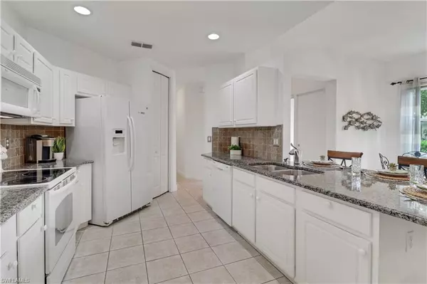 Naples, FL 34104,994 Eastham WAY #V101