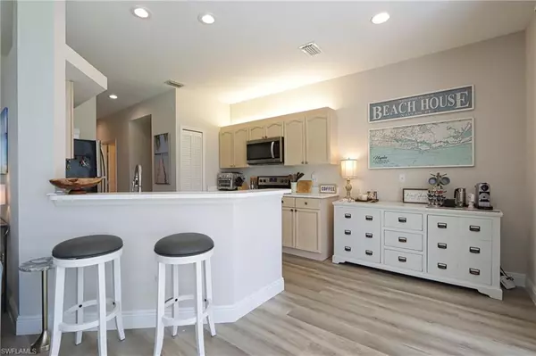 Naples, FL 34110,13140 Hamilton Harbour DR #F4