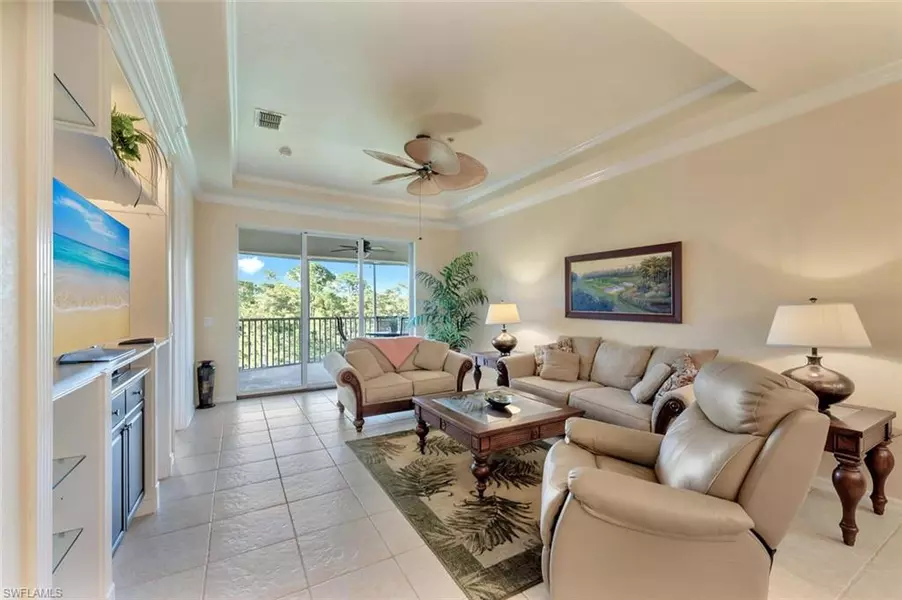 4863 Hampshire CT #305, Naples, FL 34112