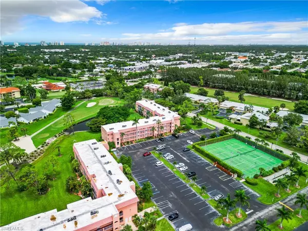 100 Forest Lakes BLVD #312, Naples, FL 34105
